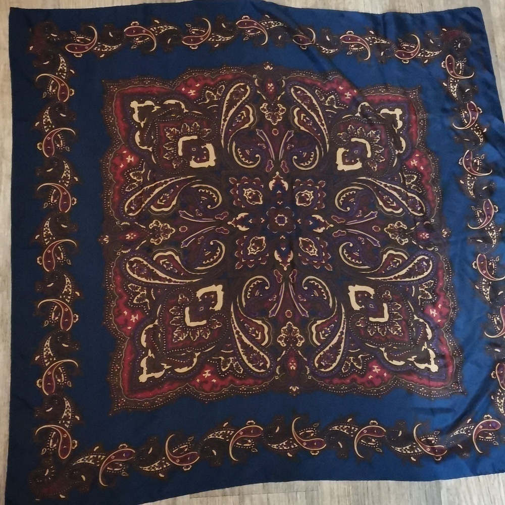 ADRIENNE VITADINI SILK SCARF.